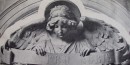 Náhrobek Zbirovských (stará černobílá fotografie), hliněný model vrchního anděla s páskou