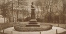 Původní busta, kol. r. 1910. Zdroj: www.pamatkyaprirodakarlovarska.cz