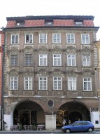 Výzdoba průčelí domu na Malostranském náměstí v Praze (Palliardiho dům)