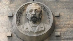 Medailon Václava Kasalického na Hlávkově mostu v Praze
