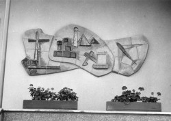 Dva keramické reliéfy v ZŠ v Hrádku u Rokycan